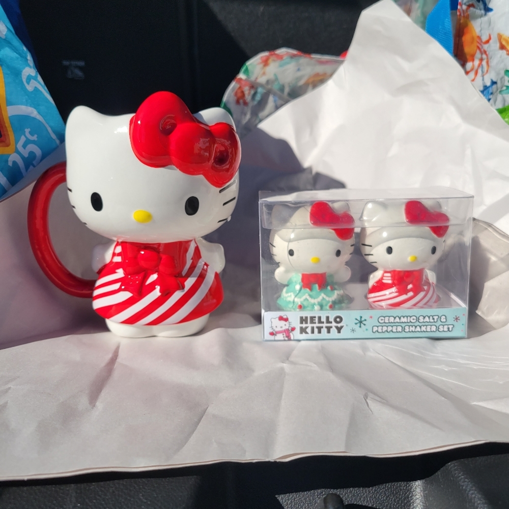 Hello Kitty Christmas Mug and Salt and pepper set